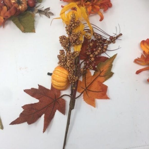 4 Fall Berry & Twig Silk Flower Stem bunches and 3 pin on flower rounds‎ orange - Picture 8 of 9